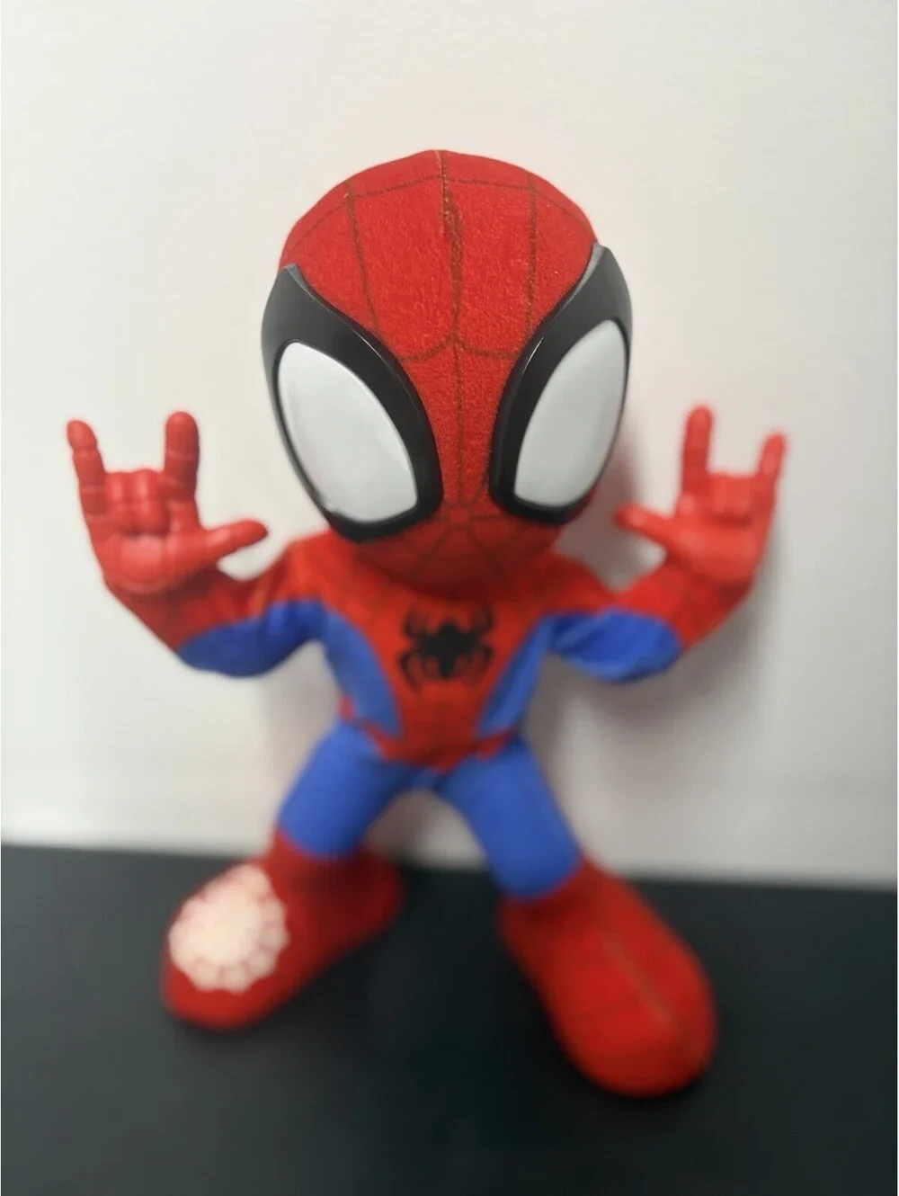 Marvel Spidey Dance 'N Crawl Interactive Spider-Man Toy (20 Phrases, 2 Songs)